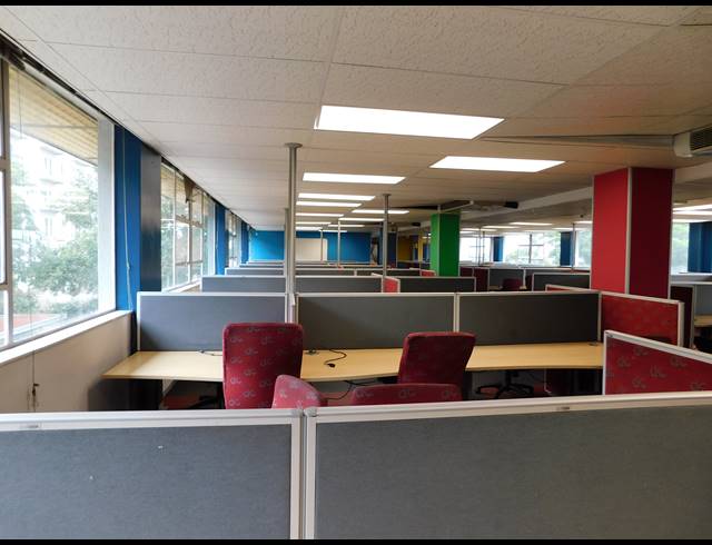 1,380M² OFFICE TO LET IN FERNDALE